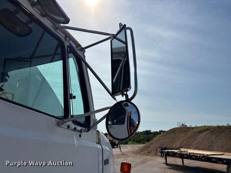 image for item EO4454 2000 Freightliner FL70 dump truck
