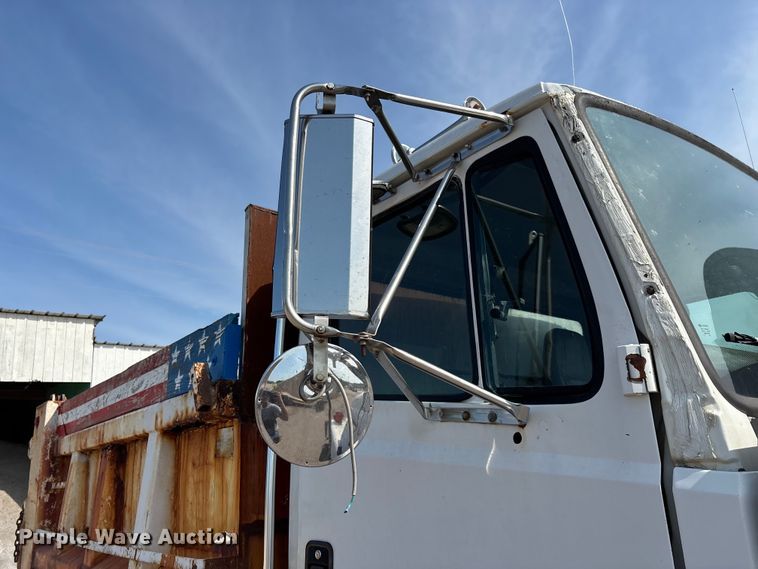 image for item EO4454 2000 Freightliner FL70 dump truck
