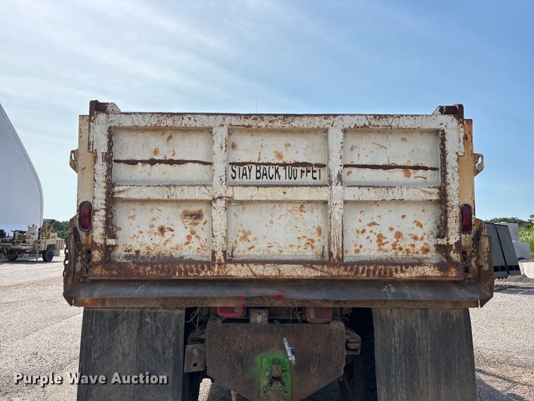 image for item EO4454 2000 Freightliner FL70 dump truck