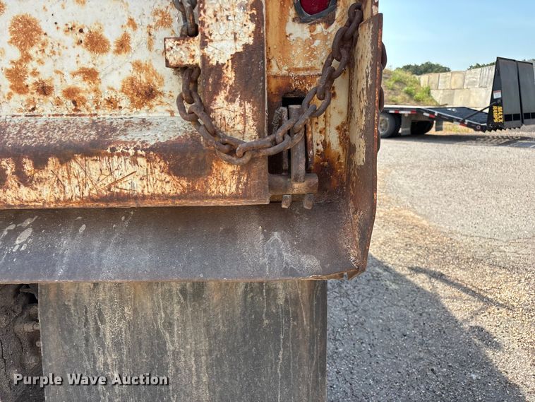 image for item EO4454 2000 Freightliner FL70 dump truck