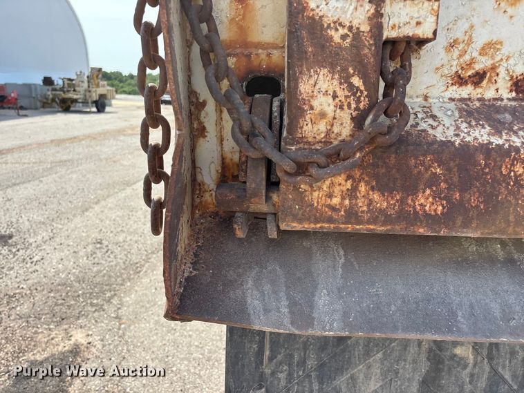 image for item EO4454 2000 Freightliner FL70 dump truck