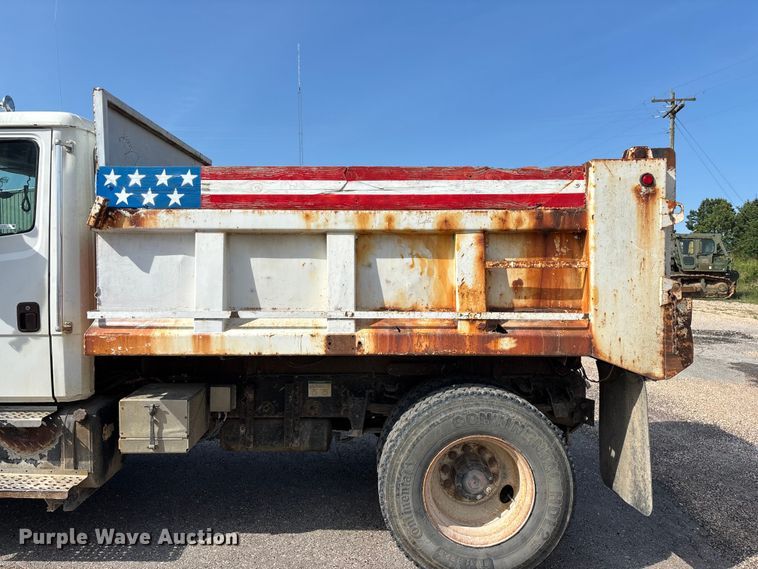 image for item EO4454 2000 Freightliner FL70 dump truck
