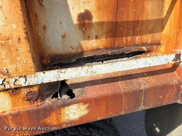 image for item EO4454 2000 Freightliner FL70 dump truck