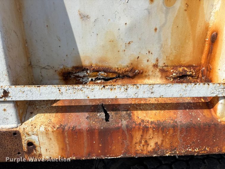 image for item EO4454 2000 Freightliner FL70 dump truck