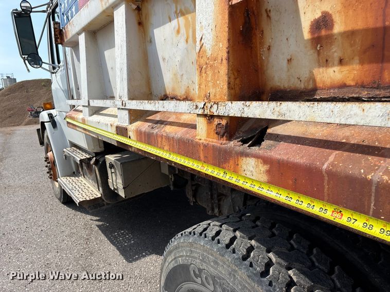 image for item EO4454 2000 Freightliner FL70 dump truck