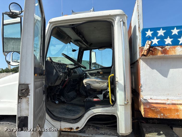 image for item EO4454 2000 Freightliner FL70 dump truck