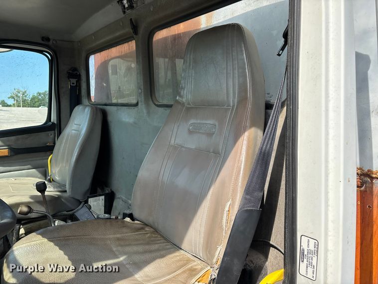 image for item EO4454 2000 Freightliner FL70 dump truck