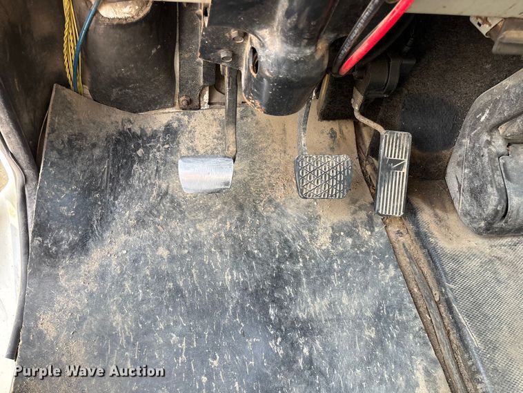 image for item EO4454 2000 Freightliner FL70 dump truck