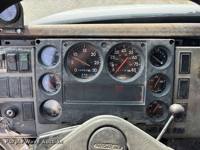 image for item EO4454 2000 Freightliner FL70 dump truck