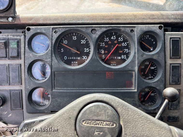 image for item EO4454 2000 Freightliner FL70 dump truck