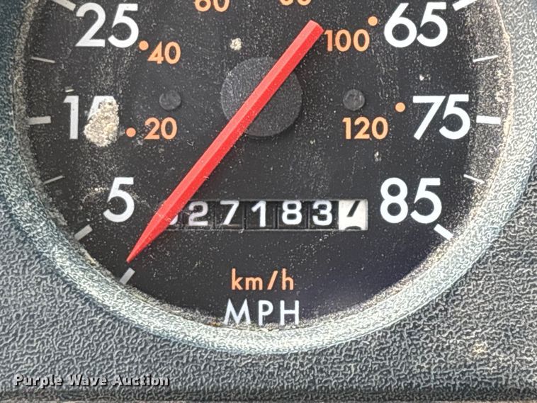 image for item EO4454 2000 Freightliner FL70 dump truck