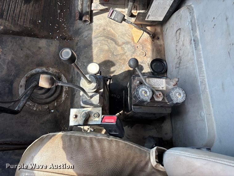 image for item EO4454 2000 Freightliner FL70 dump truck