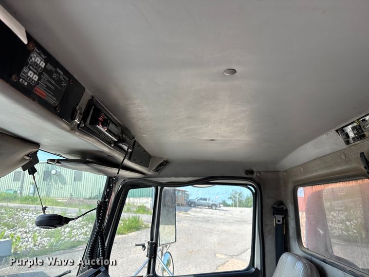 image for item EO4454 2000 Freightliner FL70 dump truck