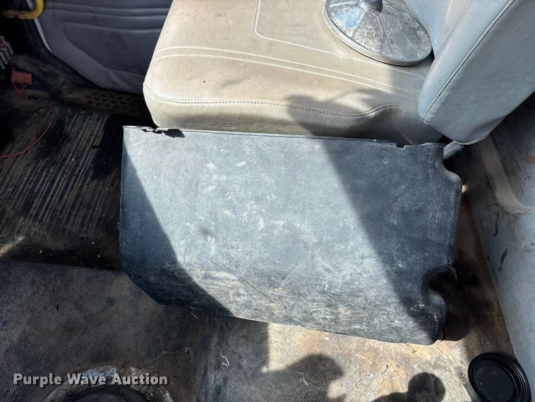 image for item EO4454 2000 Freightliner FL70 dump truck