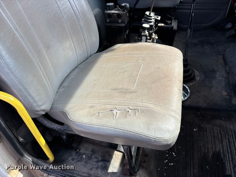 image for item EO4454 2000 Freightliner FL70 dump truck