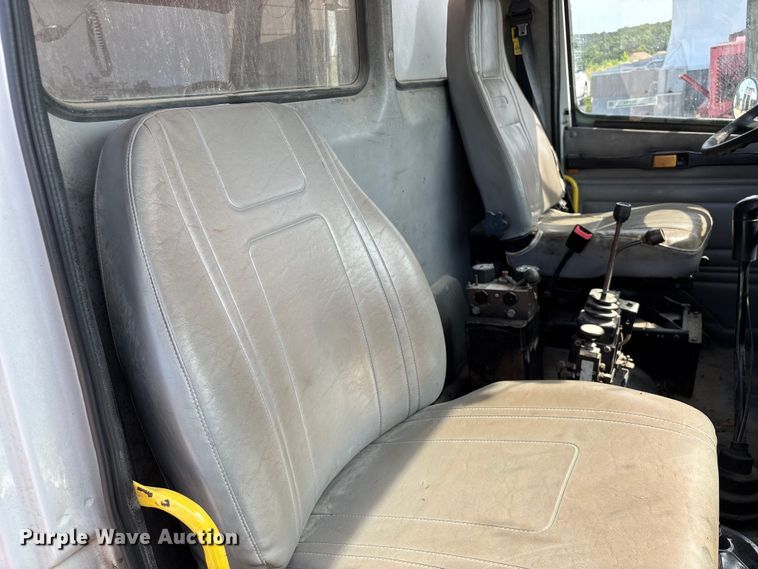 image for item EO4454 2000 Freightliner FL70 dump truck