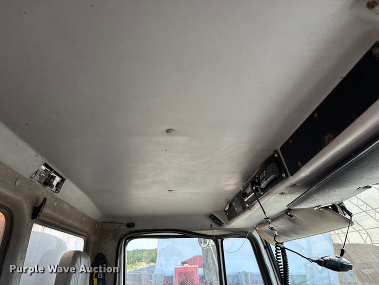 image for item EO4454 2000 Freightliner FL70 dump truck
