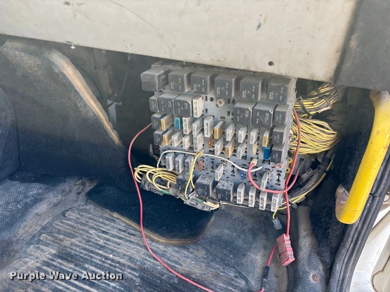 image for item EO4454 2000 Freightliner FL70 dump truck