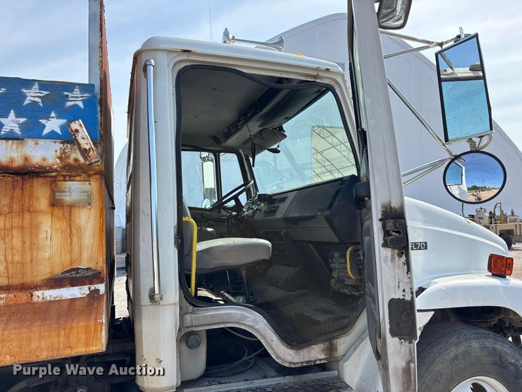 image for item EO4454 2000 Freightliner FL70 dump truck