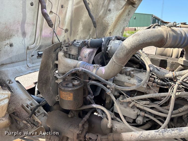 image for item EO4454 2000 Freightliner FL70 dump truck
