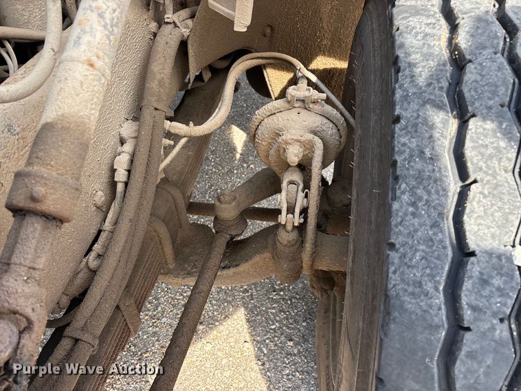 image for item EO4454 2000 Freightliner FL70 dump truck
