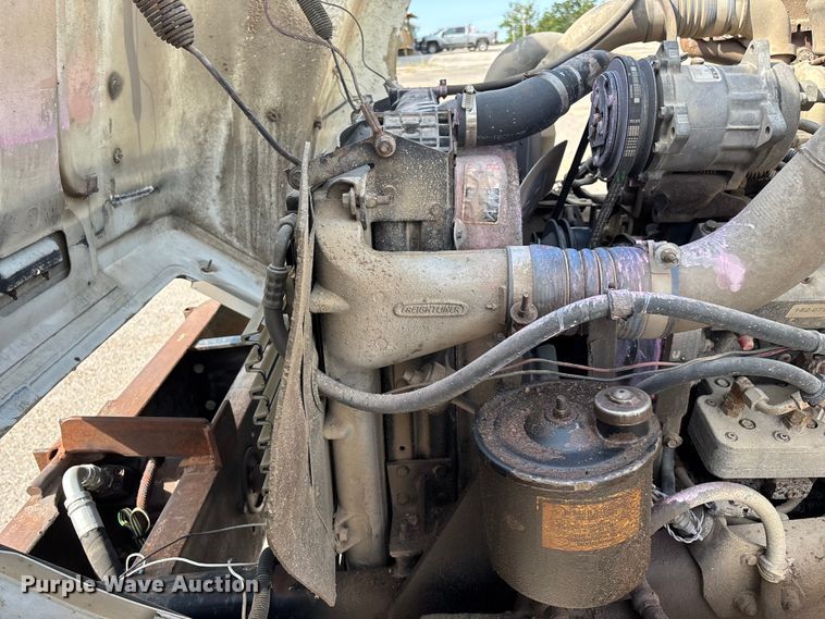 image for item EO4454 2000 Freightliner FL70 dump truck