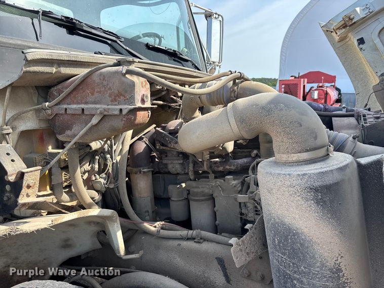 image for item EO4454 2000 Freightliner FL70 dump truck