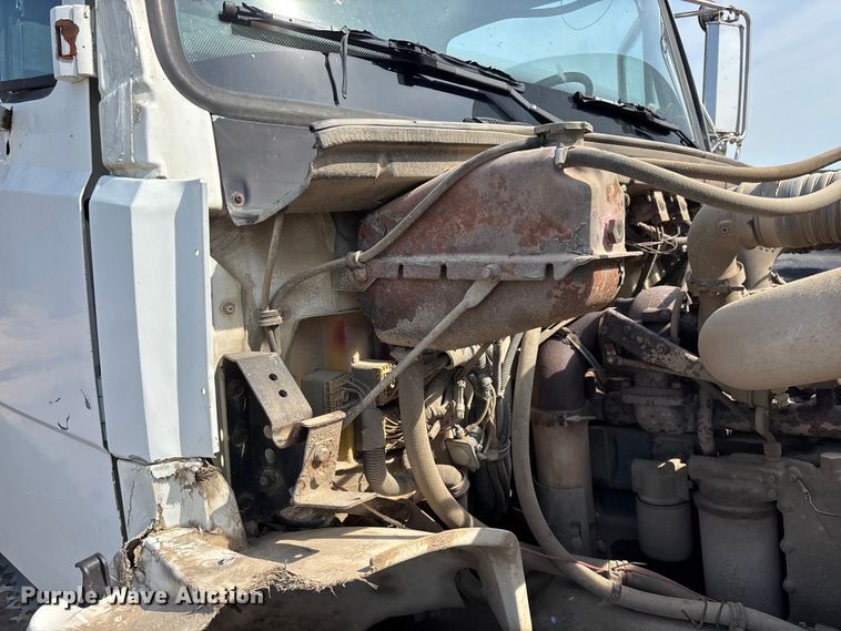 image for item EO4454 2000 Freightliner FL70 dump truck