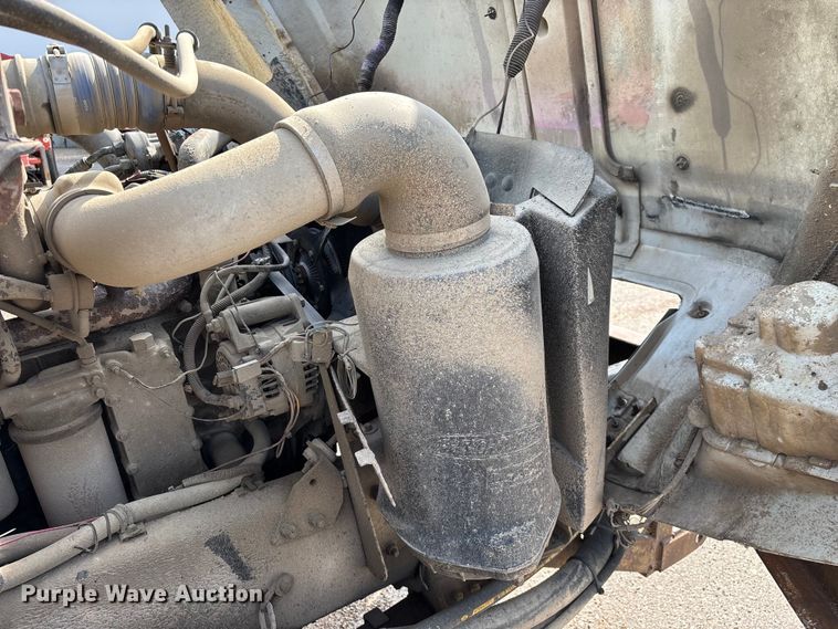 image for item EO4454 2000 Freightliner FL70 dump truck