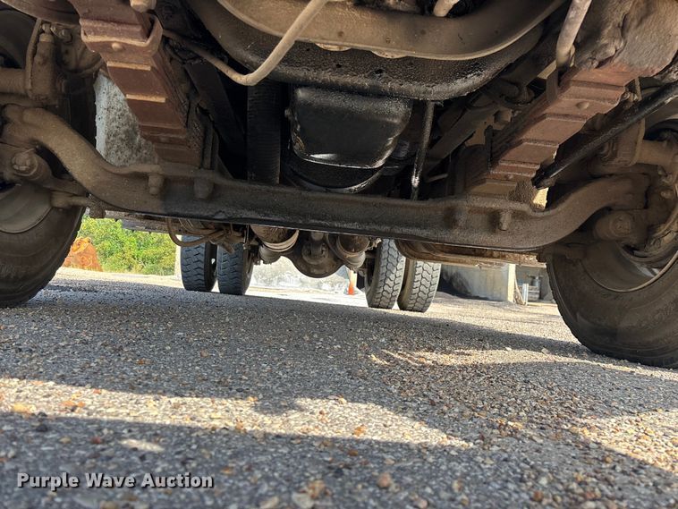 image for item EO4454 2000 Freightliner FL70 dump truck