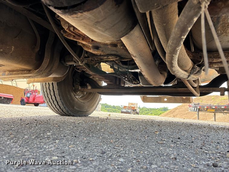 image for item EO4454 2000 Freightliner FL70 dump truck