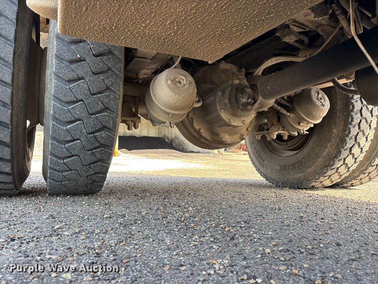 image for item EO4454 2000 Freightliner FL70 dump truck