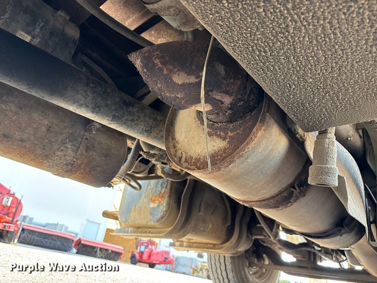 image for item EO4454 2000 Freightliner FL70 dump truck