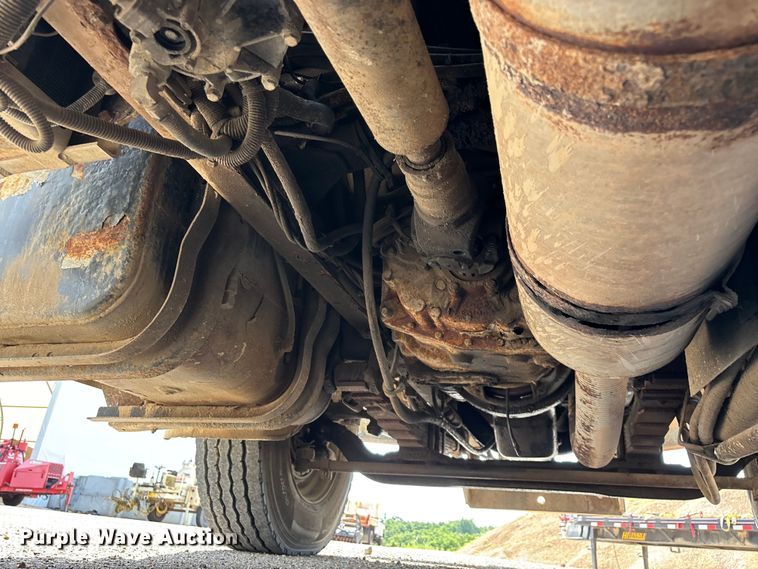 image for item EO4454 2000 Freightliner FL70 dump truck