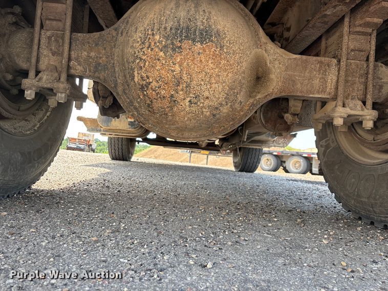 image for item EO4454 2000 Freightliner FL70 dump truck