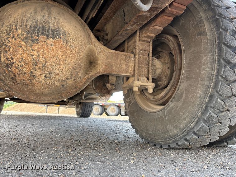 image for item EO4454 2000 Freightliner FL70 dump truck