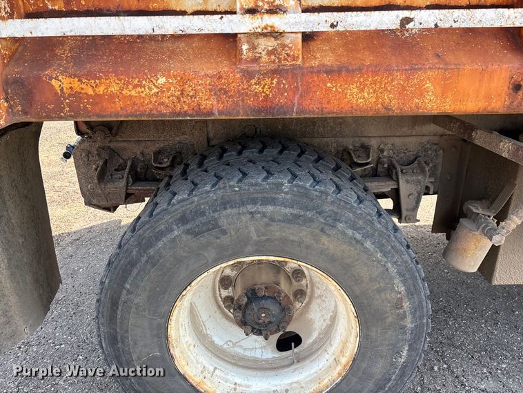 image for item EO4454 2000 Freightliner FL70 dump truck