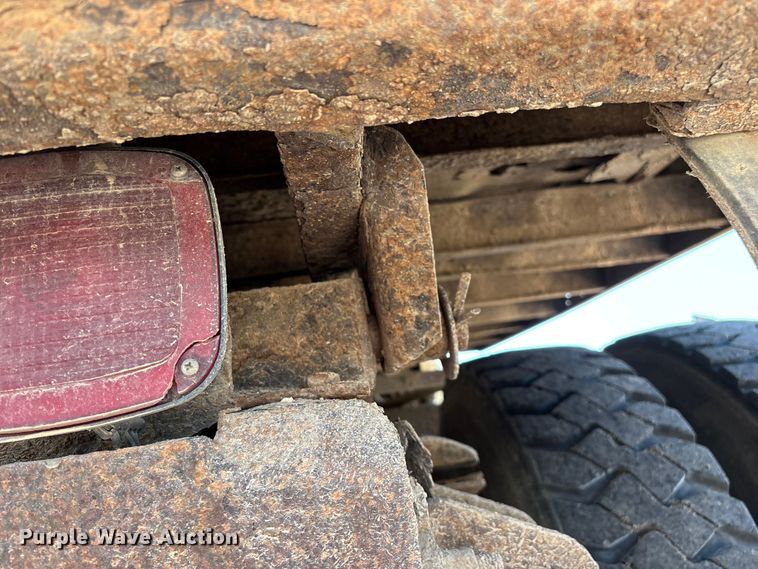 image for item EO4454 2000 Freightliner FL70 dump truck