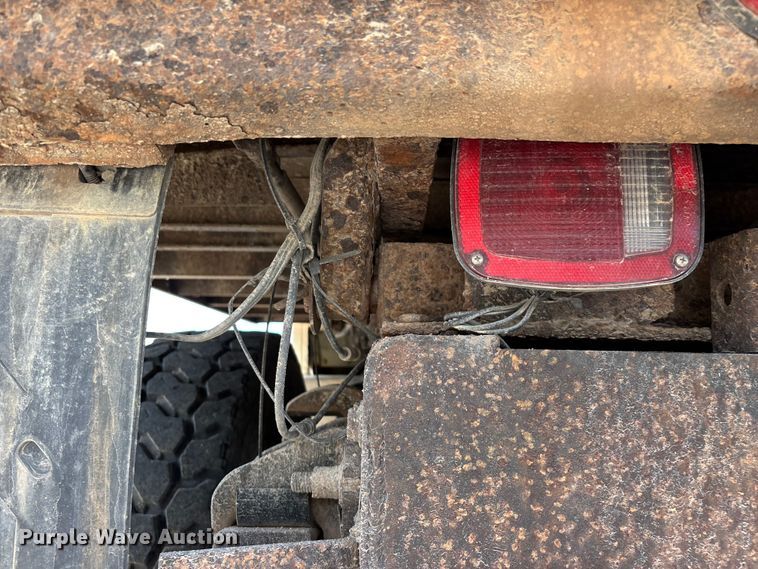 image for item EO4454 2000 Freightliner FL70 dump truck