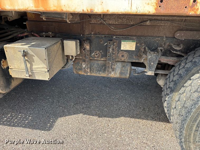 image for item EO4454 2000 Freightliner FL70 dump truck