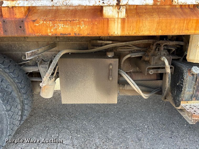 image for item EO4454 2000 Freightliner FL70 dump truck