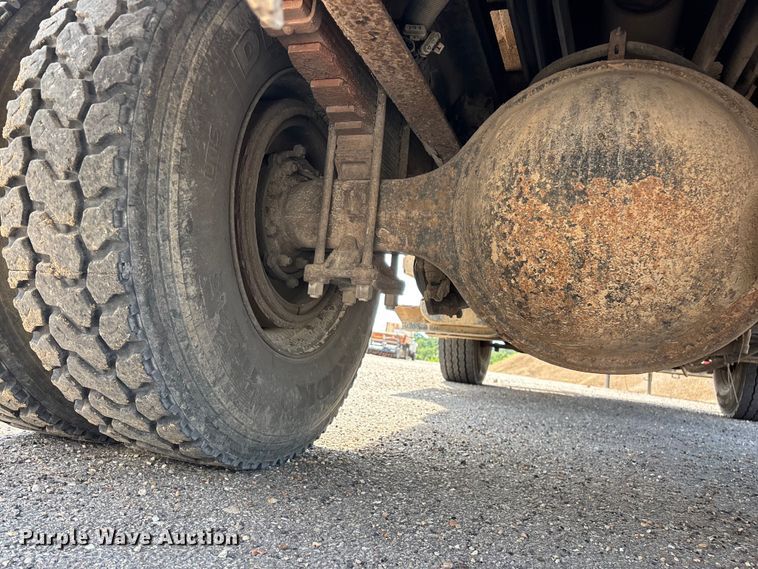 image for item EO4454 2000 Freightliner FL70 dump truck