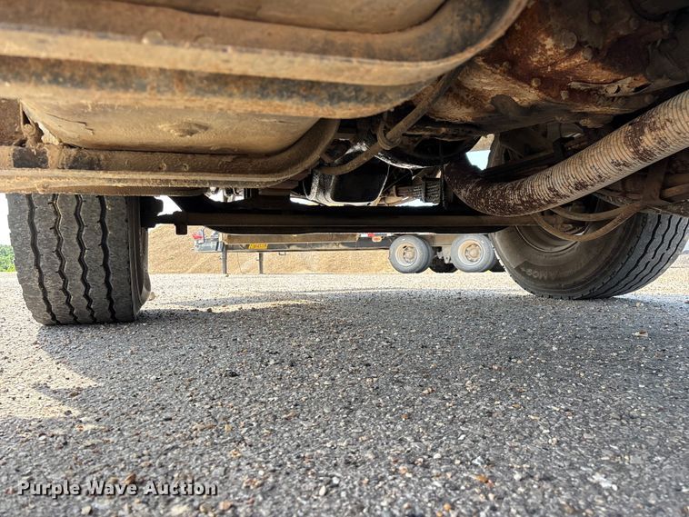 image for item EO4454 2000 Freightliner FL70 dump truck