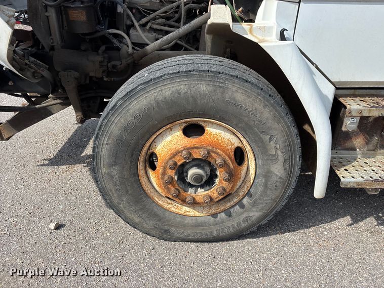 image for item EO4454 2000 Freightliner FL70 dump truck