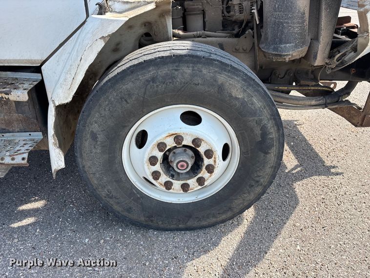 image for item EO4454 2000 Freightliner FL70 dump truck