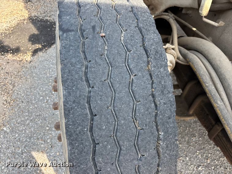 image for item EO4454 2000 Freightliner FL70 dump truck