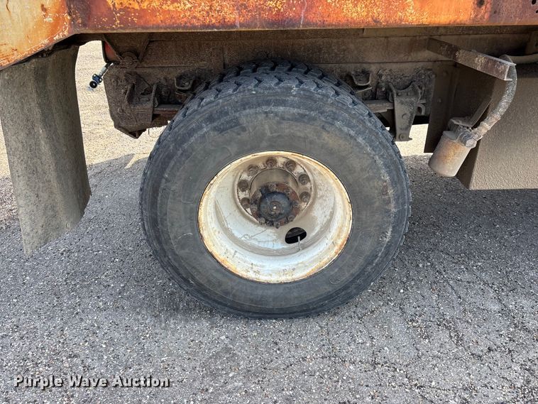 image for item EO4454 2000 Freightliner FL70 dump truck