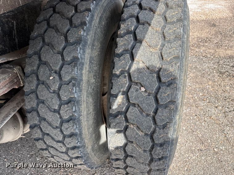 image for item EO4454 2000 Freightliner FL70 dump truck