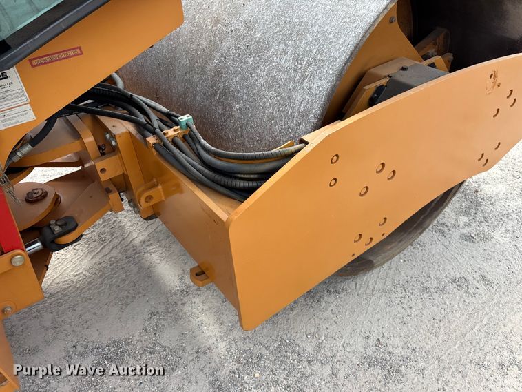 image for item EO4467 2013 Case SV208 single drum vibratory roller