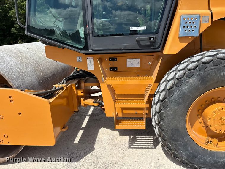 image for item EO4467 2013 Case SV208 single drum vibratory roller